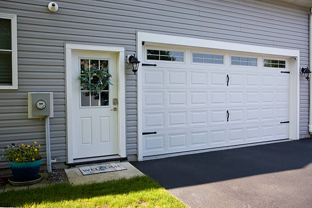 24/7 Emergency Garage Door Panel Replacement experts in Wells Branch, TX